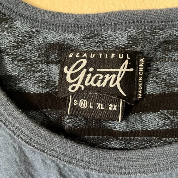 Beautiful Giant tank top Size M - Picture 3 of 5